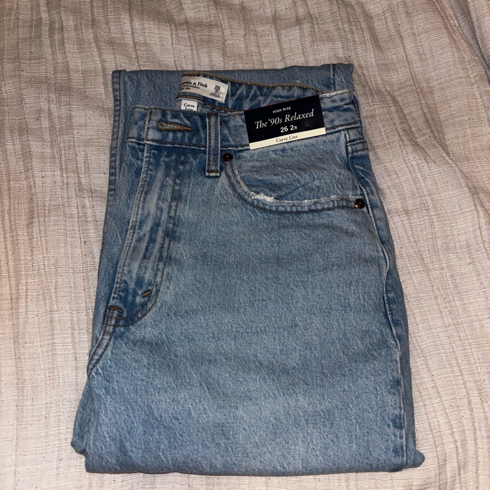 Abercrombie’s “The 90s Relaxed” Curve Love High-Rise Jeans